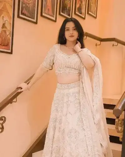 Escort Service In Khoyrasol